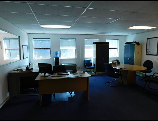240M² OFFICE FOR SALE IN WELTEVREDEN PARK